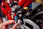 42202-LEGO-Technic-Motocykl-Ducati-Panigale-V4-S-7.jpg