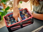 60444-LEGO-City-F1-Garaż-i-bolidy-Mercedes-AMG-i-Alpine-9.jpg