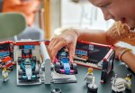 60444-LEGO-City-F1-Garaż-i-bolidy-Mercedes-AMG-i-Alpine-14.jpg