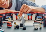 60444-LEGO-City-F1-Garaż-i-bolidy-Mercedes-AMG-i-Alpine-17.jpg