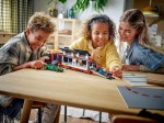 60445-LEGO-City-F1-Ciężarówka-z-bolidami-RB20-i-AMR24-F1-8.jpg