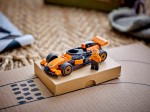 60442-LEGO-City-F1-Kierowca-i-bolid-McLaren-8.jpg