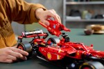 42207-LEGO-Technic-Bolid-F1-Ferrari-SF-24-10.jpg