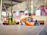 60294-LEGO-City-Ciężarówka-kaskaderska-2.jpeg