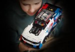 42153-LEGO-Technic-Nowy-Chevrolet-Camaro-ZL1-z-serii-NASCAR®-12.jpg